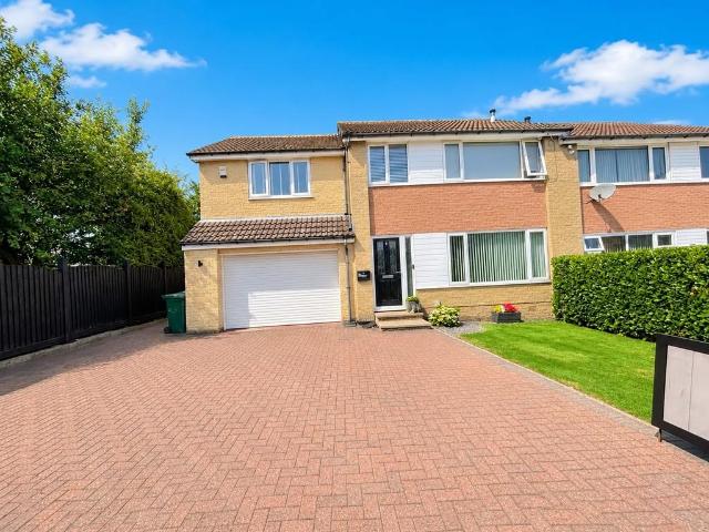 House for sale in Broad Folds, Clayton