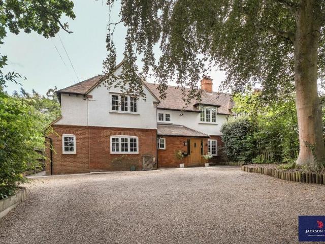 House for sale in Aspley Guise, Bedfordshire