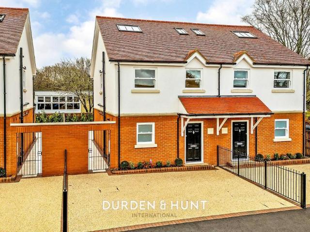 House for sale in Epping