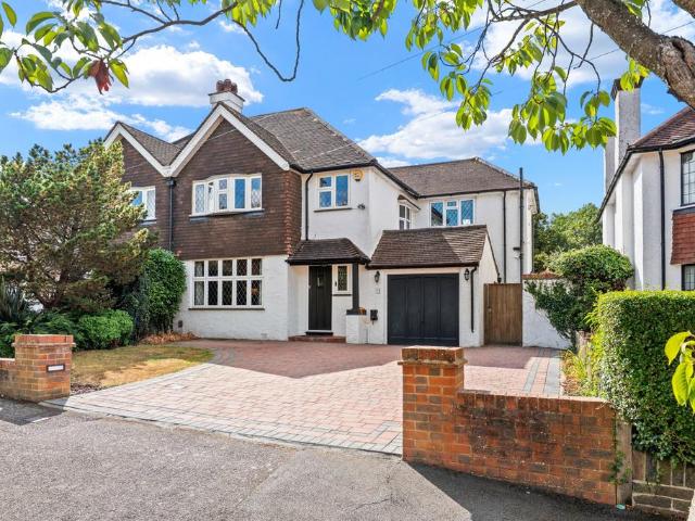 House for sale in London Borough of Croydon, Sanderstead