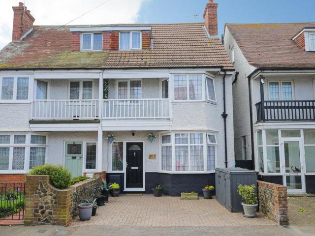 House for sale in Westbrook, Acol