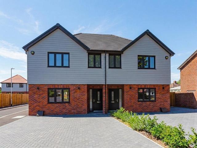 House for sale in Stanford-le-hope, Essex