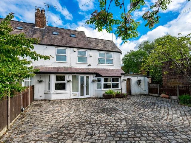 House for sale in Roby Mill, Lancashire