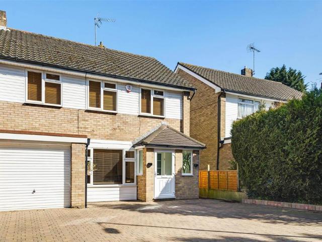 House for sale in Bushey, Bushey Heath
