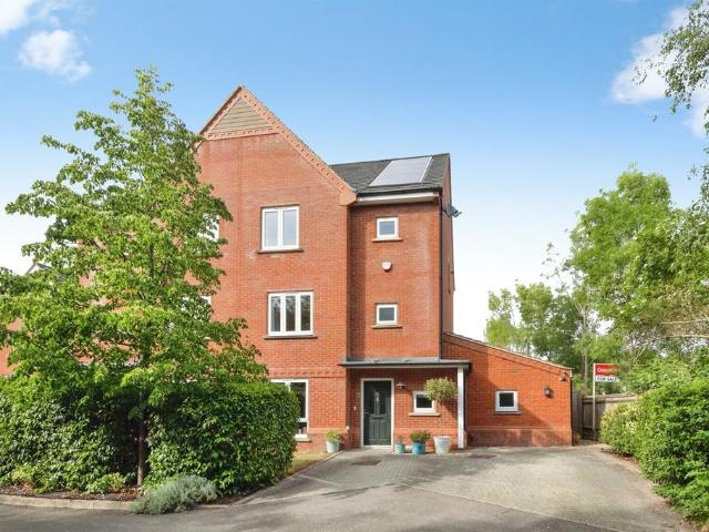 House for sale in Monkston Park, Milton Keynes
