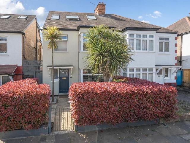 House for sale in Brondesbury, Greater London