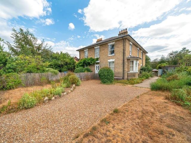 House for sale in Iver
