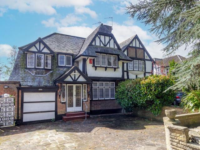 House for sale in Little Stanmore, Greater London