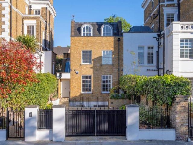 House for sale in St. John's Wood, Greater London
