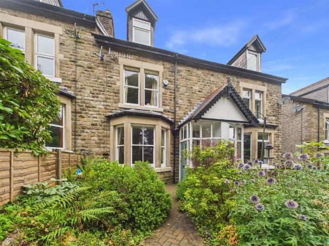 House for sale in Charlesworth, East Midlands