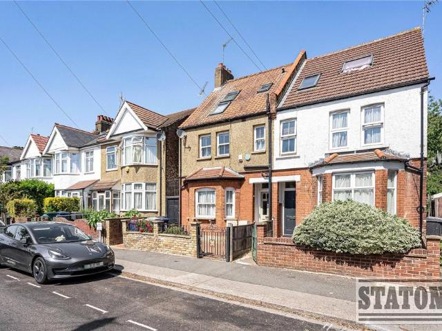 House for sale in North Finchley, Greater London