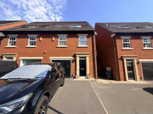 House for sale in Lower Wyke, West Yorkshire
