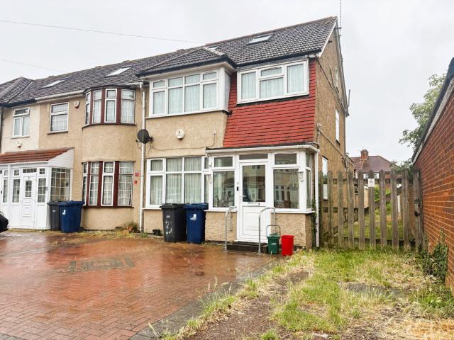 House for sale in London Borough of Ealing, Greenford