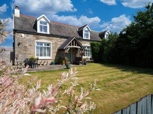 House for sale in Kirkmuirhill, Scotland