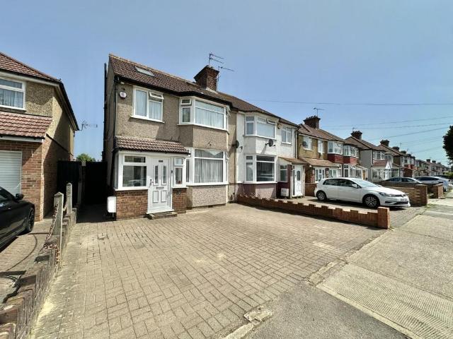 House for sale in Yeading, Greater London