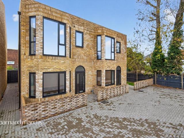 House for sale in London Borough of Hounslow, Feltham
