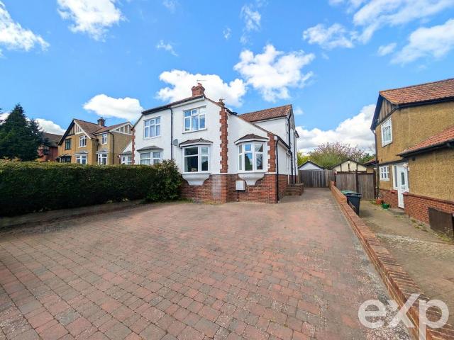 House for sale in Allington, Midway
