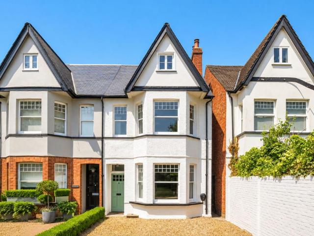 House for sale in Pachesham Park, Surrey