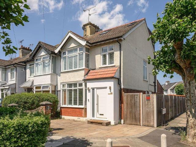 House for sale in London Borough of Merton, Raynes Park