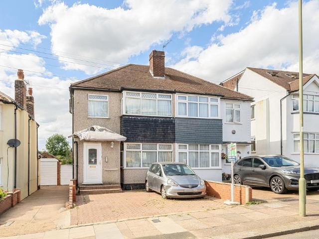 House for sale in Broadfields, Greater London