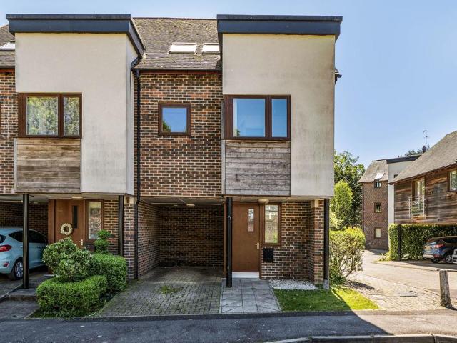 House for sale in Kings Worthy, Hampshire