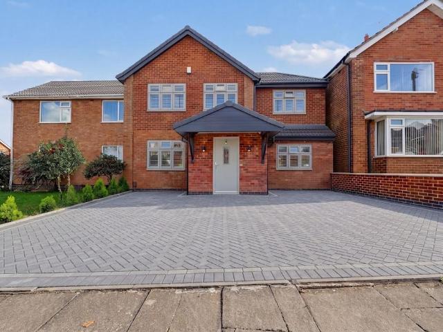 House for sale in Knighton Fields, Leicester