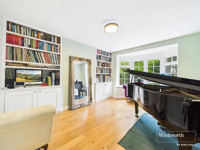 House for sale in West Hendon, Cat Hill