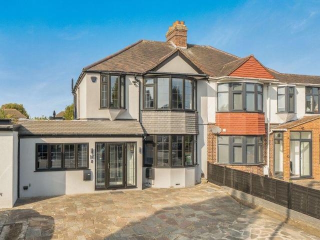 House for sale in Edgebury, Greater London
