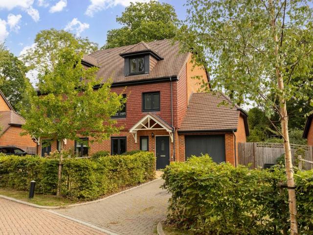 House for sale in Sunnyside, Mid Sussex