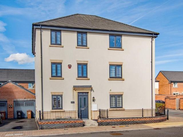 House for sale in Priors Hall Park, Weldon