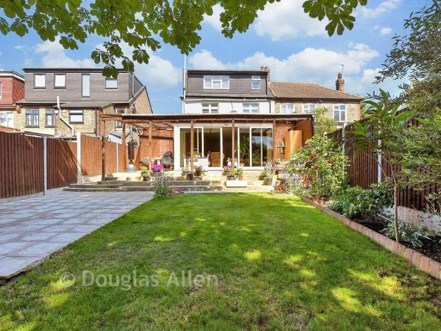 House for sale in Gants Hill, Greater London