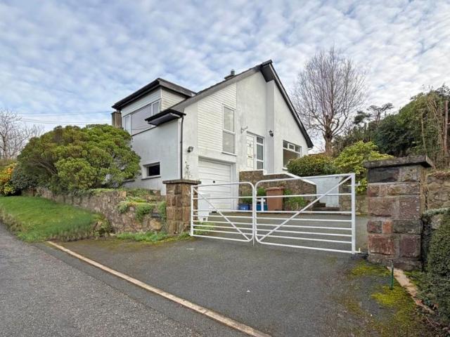 House for sale in Y Felinheli, Wales