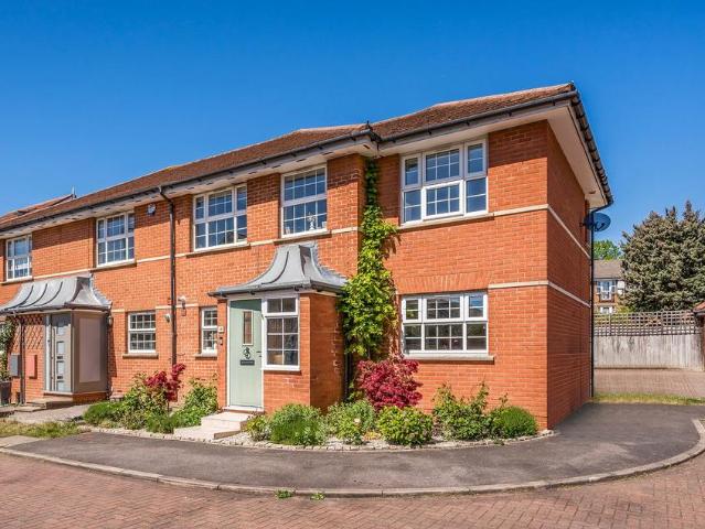 House for sale in Mill Hill, Greater London