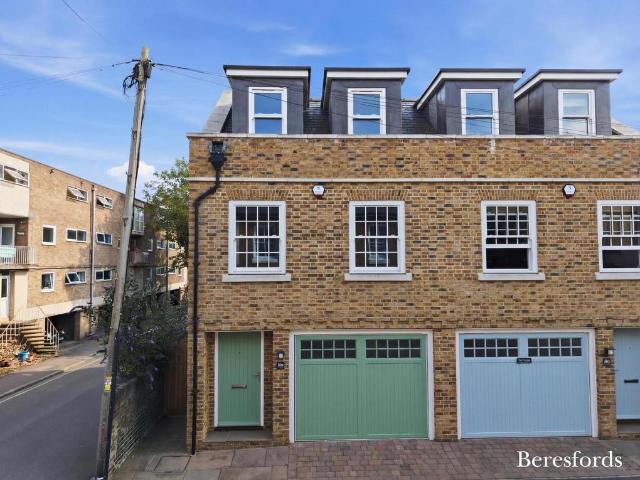 House for sale in Moulsham, Chelmsford