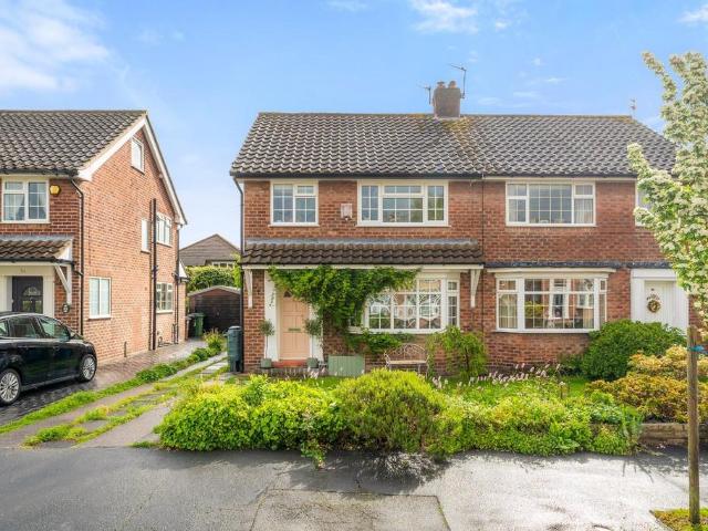 House for sale in Kitt's Moss, Bramhall