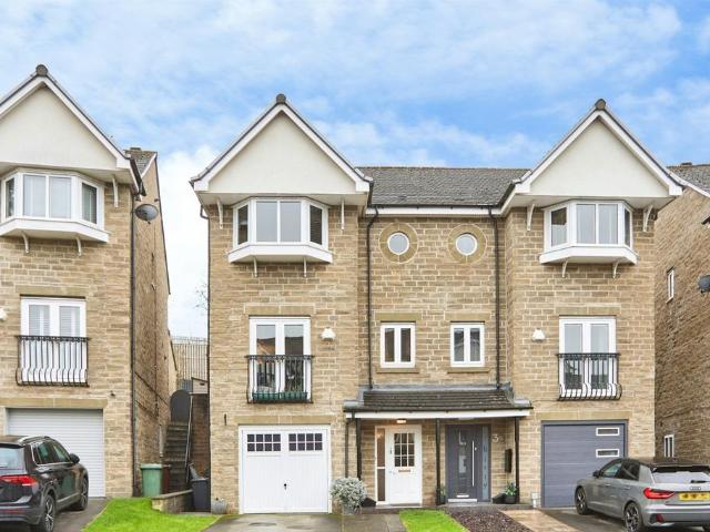 House for sale in Henshaw, Yeadon