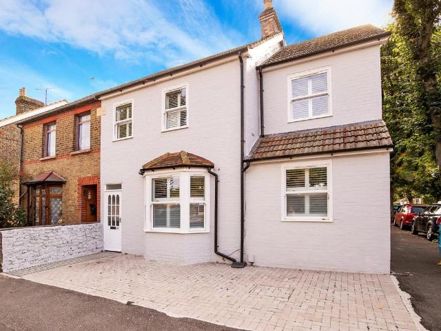 House for sale in Gidea Park, Greater London