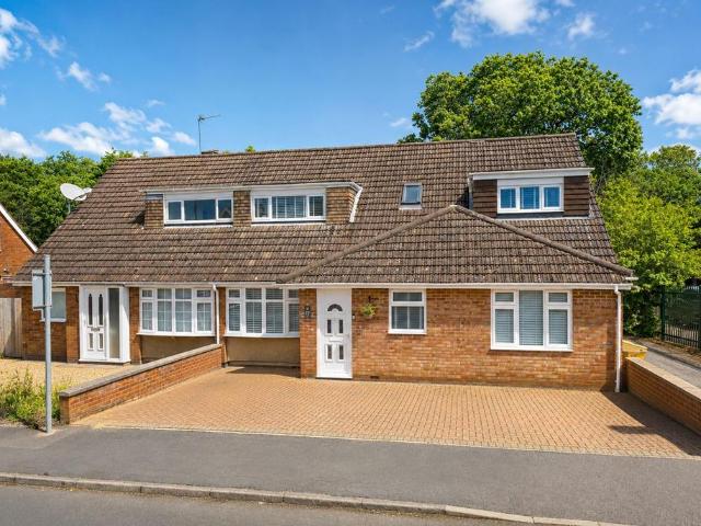 House for sale in Caddington, Bedfordshire