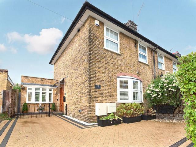 House for sale in Cubitt Town, Greater London