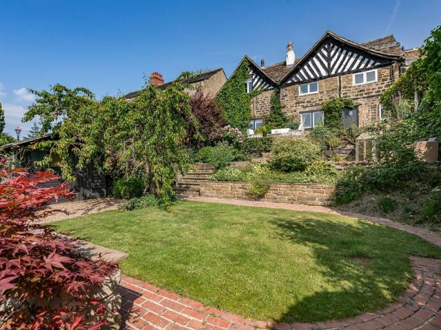 House for sale in Greetland, West Yorkshire