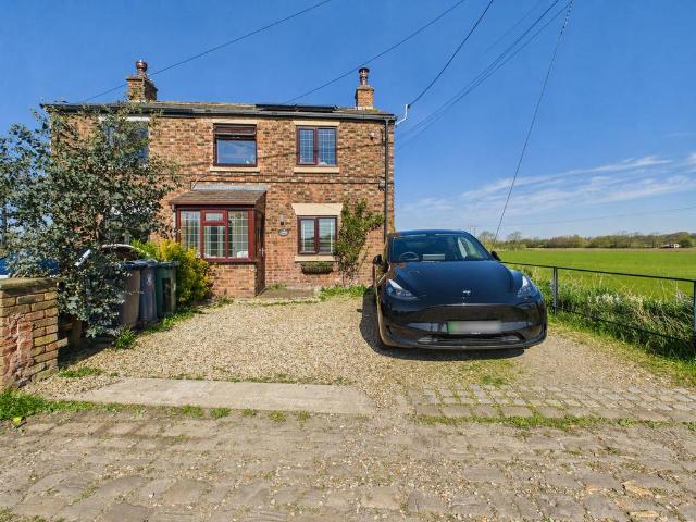 House for sale in Roby Mill, Lancashire