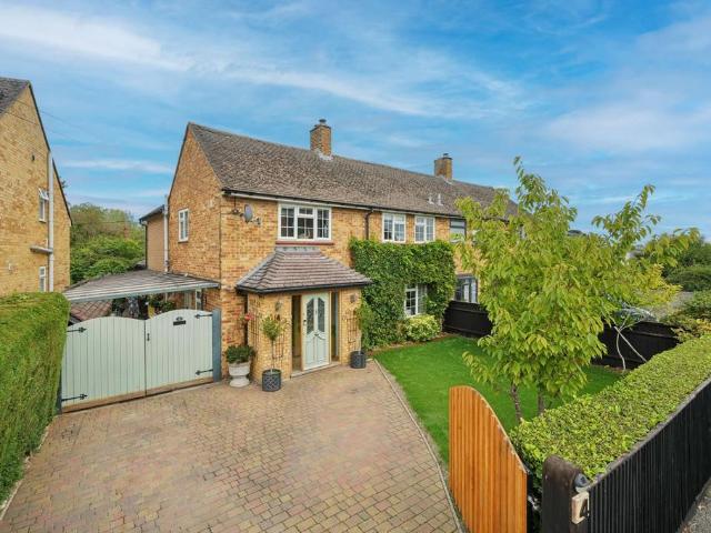 House for sale in Oakley