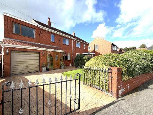 House for sale in Dobb Brow, Bolton