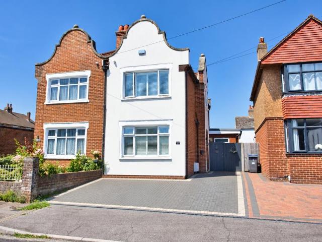 House for sale in Crabble, Dover