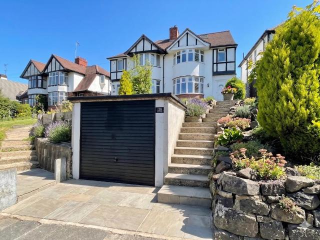 House for sale in Spring Park, Luton
