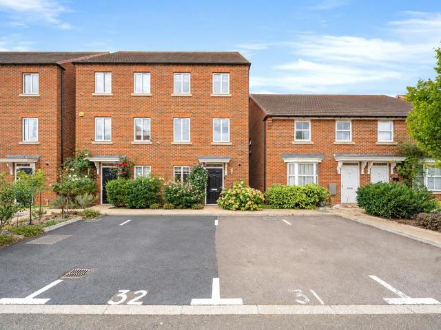House for sale in Castle Hill, Monks Orchard