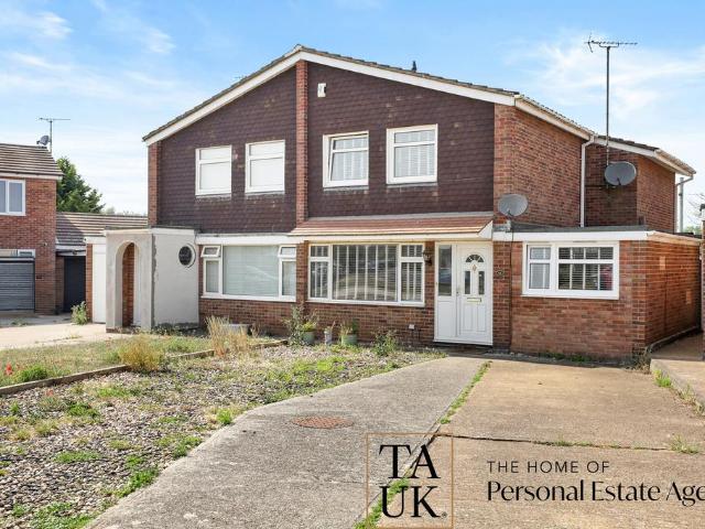 House for sale in Chipping Hill, Essex