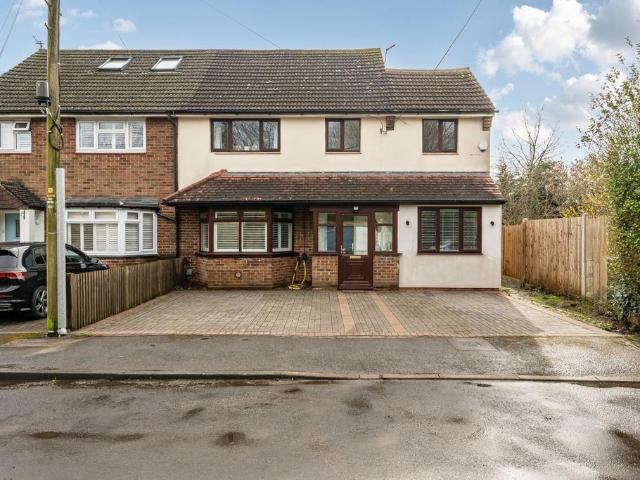 House for sale in The Butts, Kent