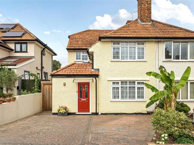 House for sale in Broom Hill, Greater London