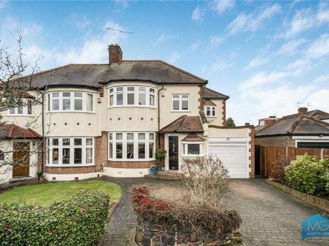House for sale in Winchmore Hill, Greater London